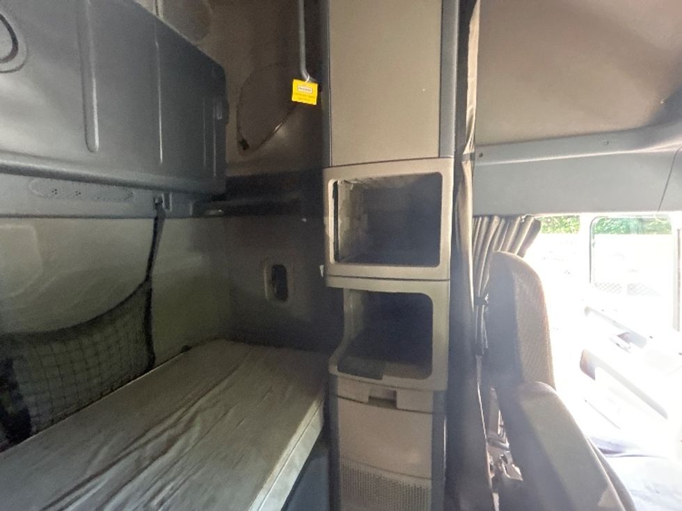 Sleeper Tractor-Heavy Duty Tractors-Freightliner-2020-Cascadia 12564ST-Asheville-NC-567,785\n\t\tmiles-$ 46,500 - Image 18