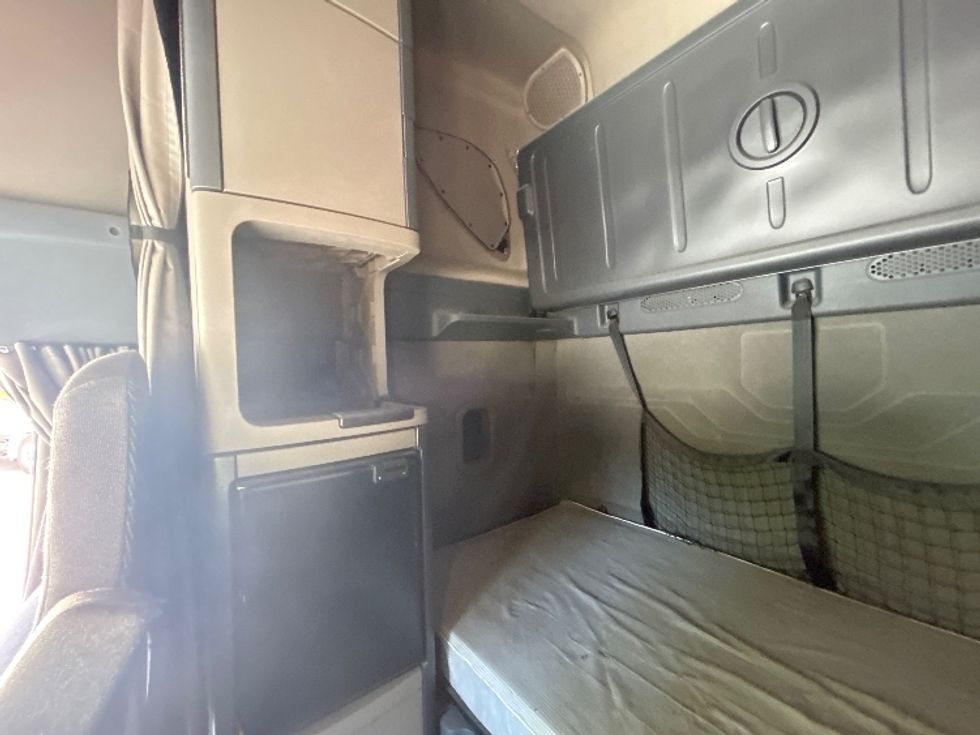 Sleeper Tractor-Heavy Duty Tractors-Freightliner-2020-Cascadia 12564ST-Asheville-NC-567,785\n\t\tmiles-$ 46,500 - Image 19