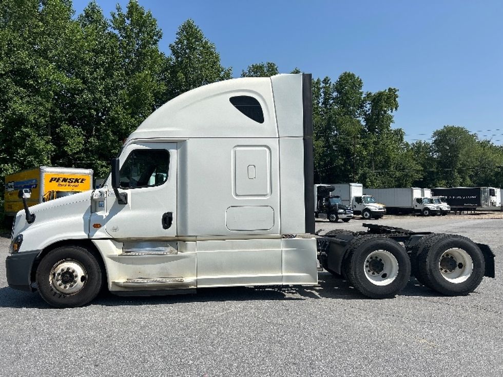 Sleeper Tractor-Heavy Duty Tractors-Freightliner-2020-Cascadia 12564ST-Asheville-NC-567,785\n\t\tmiles-$ 46,500 - Image 4