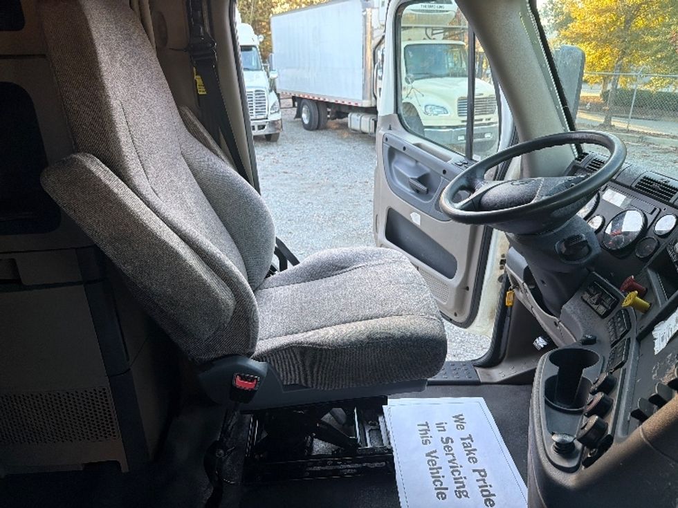 Sleeper Tractor-Heavy Duty Tractors-Freightliner-2020-Cascadia 12564ST-Atlanta-GA-363,007\n\t\tmiles-$ 63,250 - Image 15