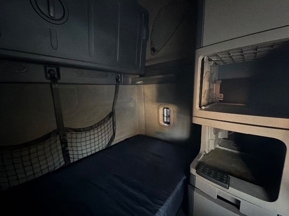 Sleeper Tractor-Heavy Duty Tractors-Freightliner-2020-Cascadia 12564ST-Atlanta-GA-363,007\n\t\tmiles-$ 63,250 - Image 17