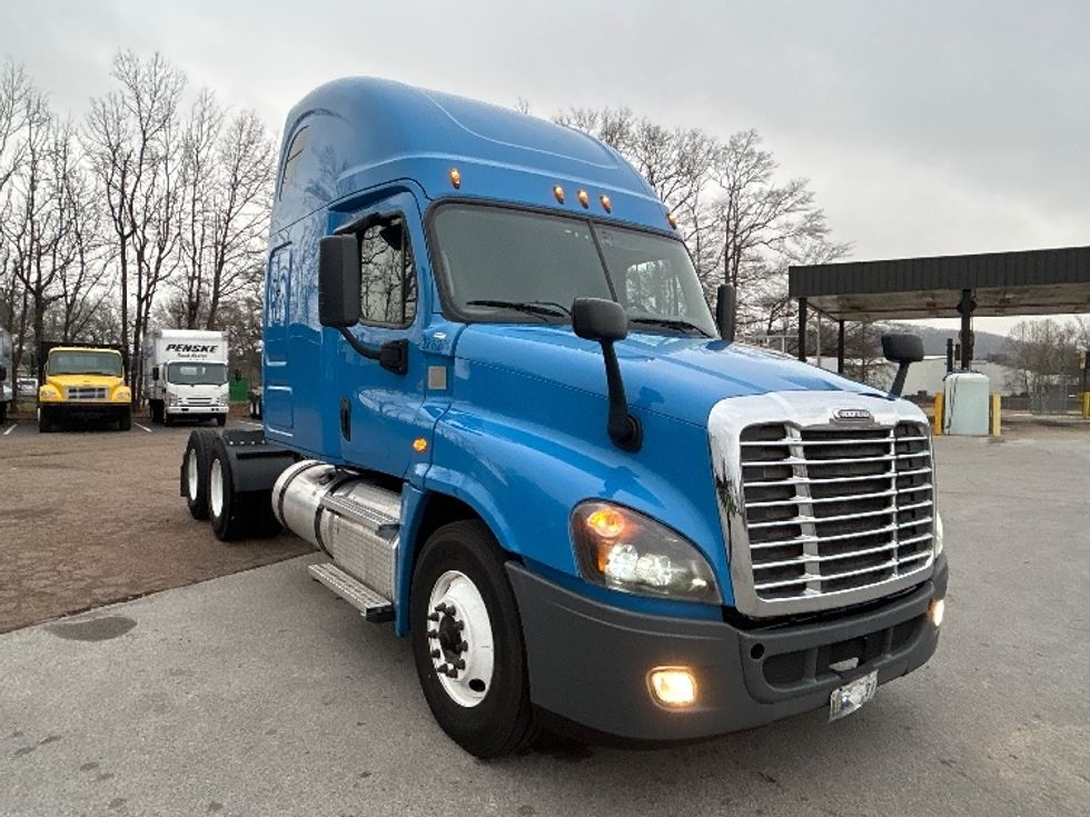 Sleeper Tractor-Heavy Duty Tractors-Freightliner-2020-Cascadia 12564ST-Chattanooga-TN-587,176\n\t\tmiles-$ 43,500 - Image 1