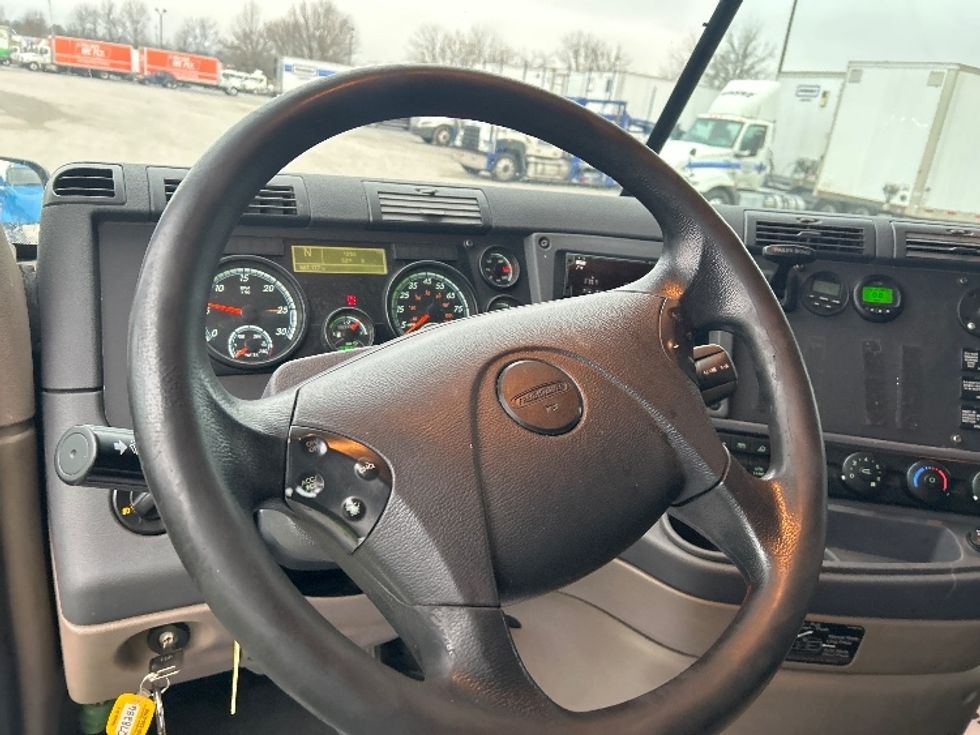 Sleeper Tractor-Heavy Duty Tractors-Freightliner-2020-Cascadia 12564ST-Chattanooga-TN-587,176\n\t\tmiles-$ 43,500 - Image 11