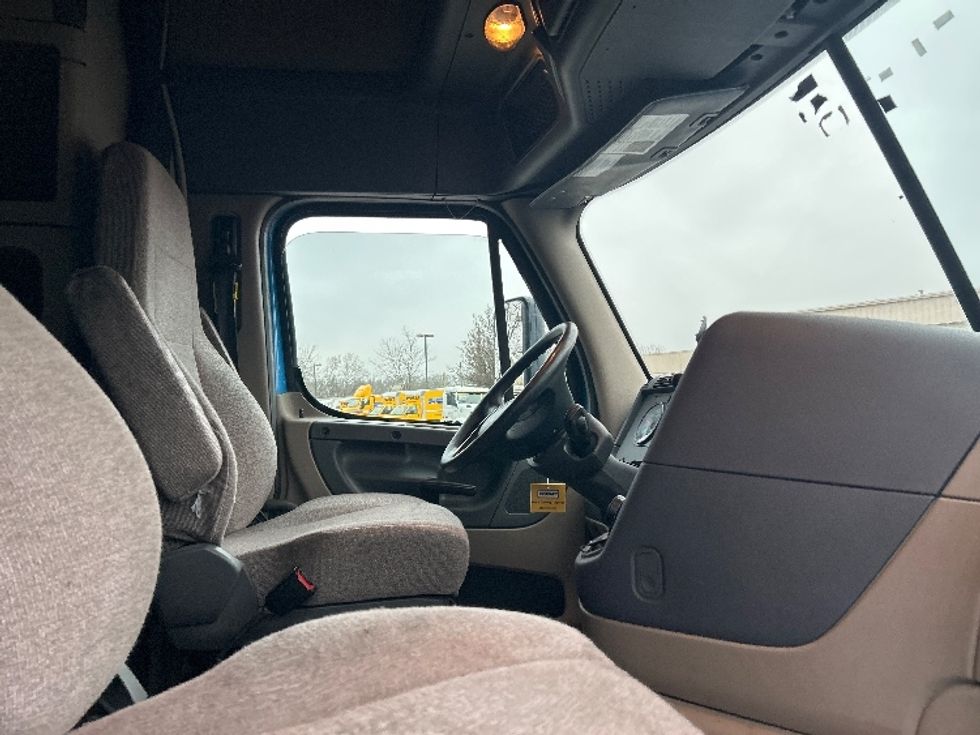 Sleeper Tractor-Heavy Duty Tractors-Freightliner-2020-Cascadia 12564ST-Chattanooga-TN-587,176\n\t\tmiles-$ 43,500 - Image 15