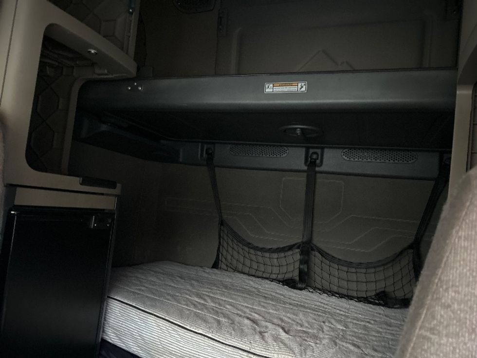 Sleeper Tractor-Heavy Duty Tractors-Freightliner-2020-Cascadia 12564ST-Chattanooga-TN-587,176\n\t\tmiles-$ 43,500 - Image 16