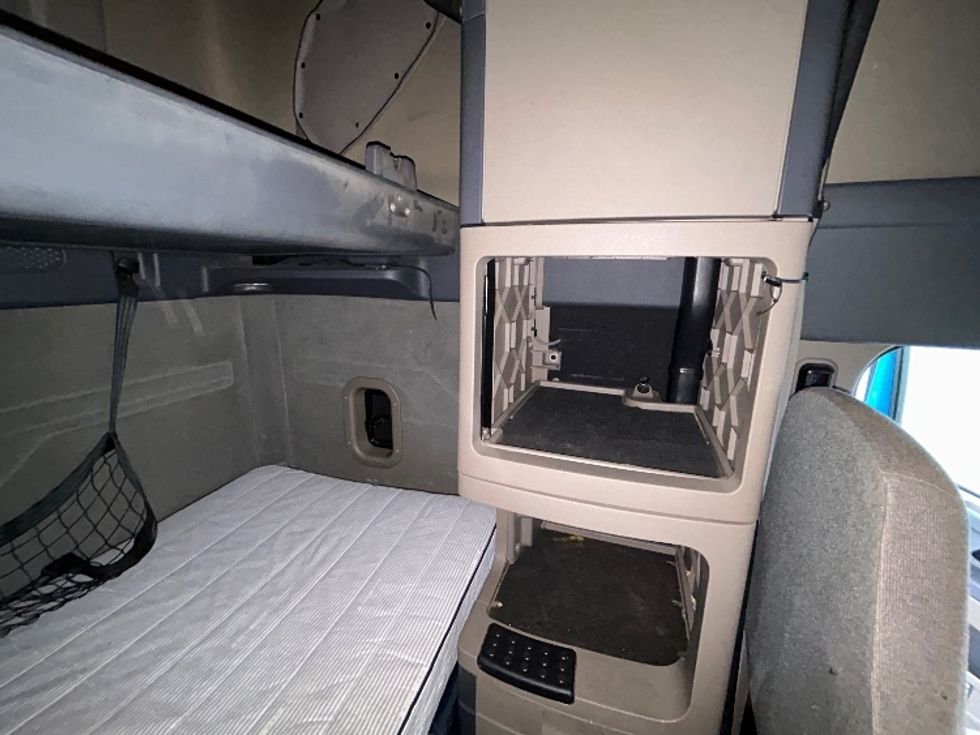 Sleeper Tractor-Heavy Duty Tractors-Freightliner-2020-Cascadia 12564ST-Chattanooga-TN-587,176\n\t\tmiles-$ 43,500 - Image 17