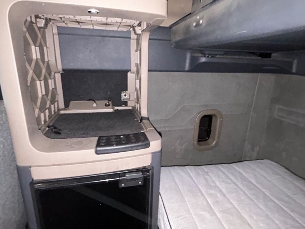 Sleeper Tractor-Heavy Duty Tractors-Freightliner-2020-Cascadia 12564ST-Chattanooga-TN-587,176\n\t\tmiles-$ 43,500 - Image 18