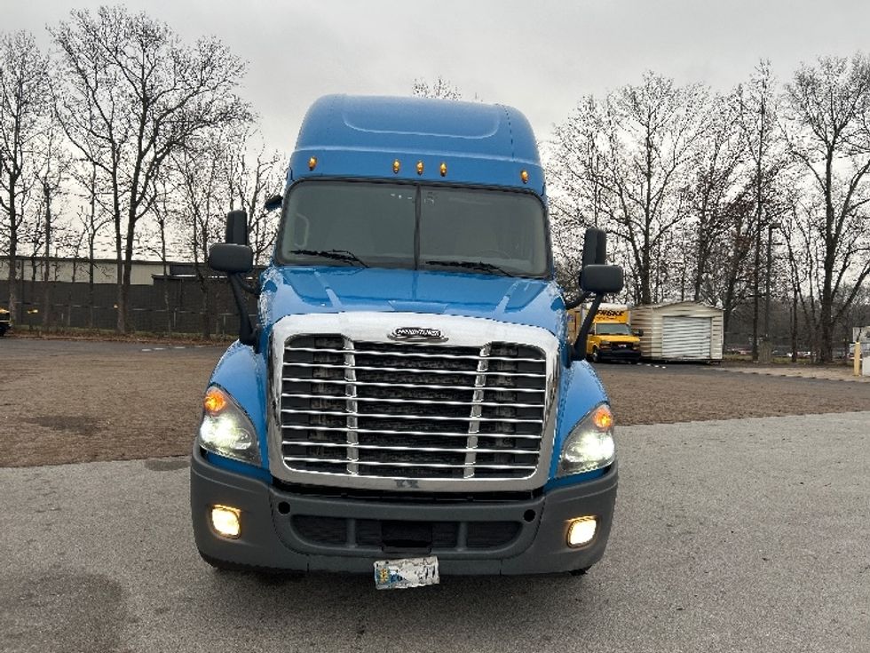 Sleeper Tractor-Heavy Duty Tractors-Freightliner-2020-Cascadia 12564ST-Chattanooga-TN-587,176\n\t\tmiles-$ 43,500 - Image 2