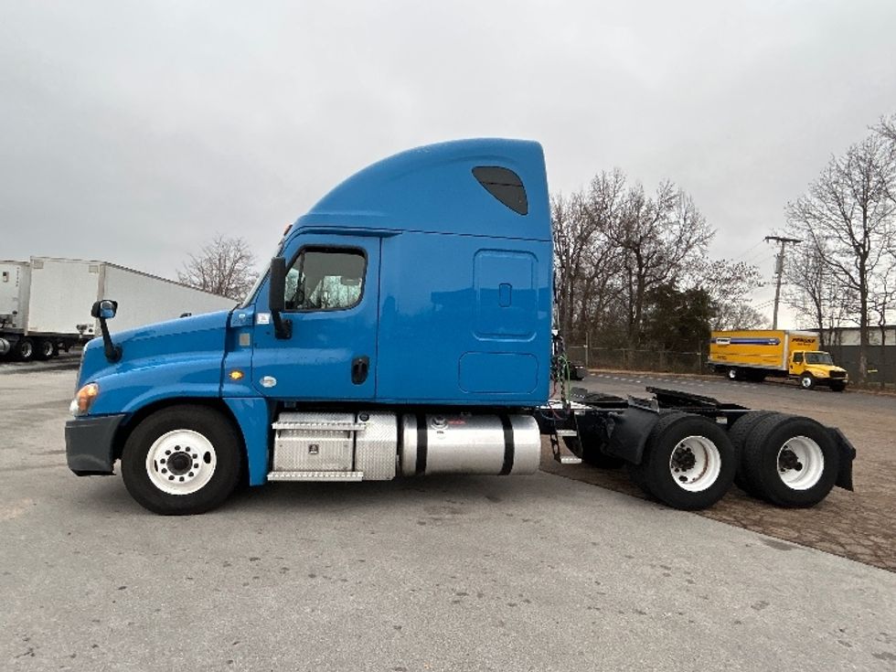Sleeper Tractor-Heavy Duty Tractors-Freightliner-2020-Cascadia 12564ST-Chattanooga-TN-587,176\n\t\tmiles-$ 43,500 - Image 4