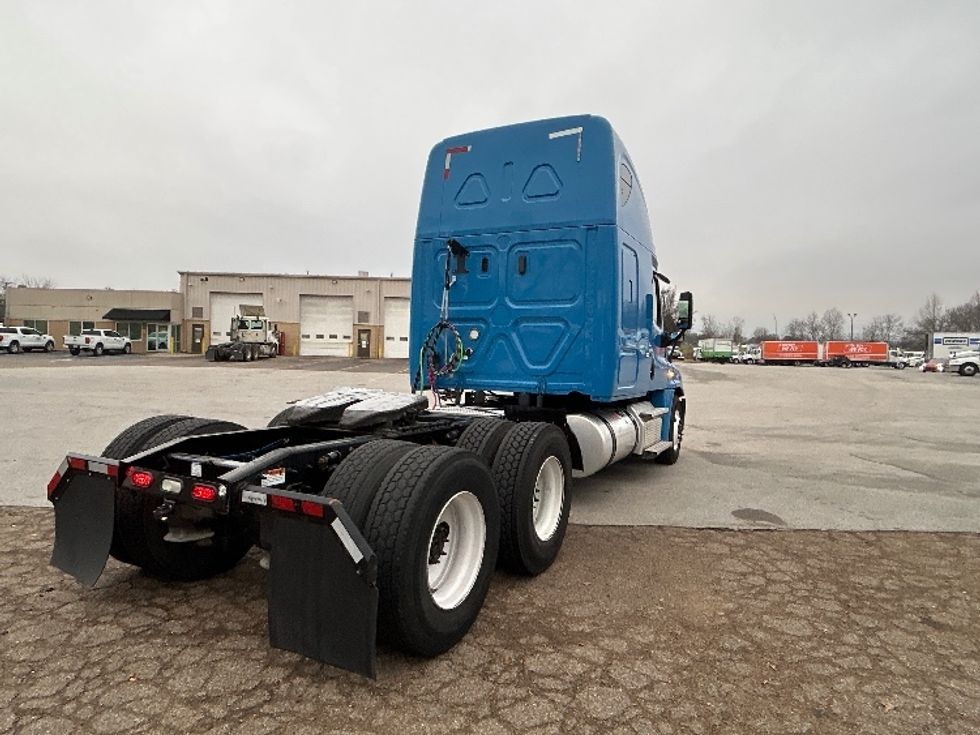 Sleeper Tractor-Heavy Duty Tractors-Freightliner-2020-Cascadia 12564ST-Chattanooga-TN-587,176\n\t\tmiles-$ 43,500 - Image 7