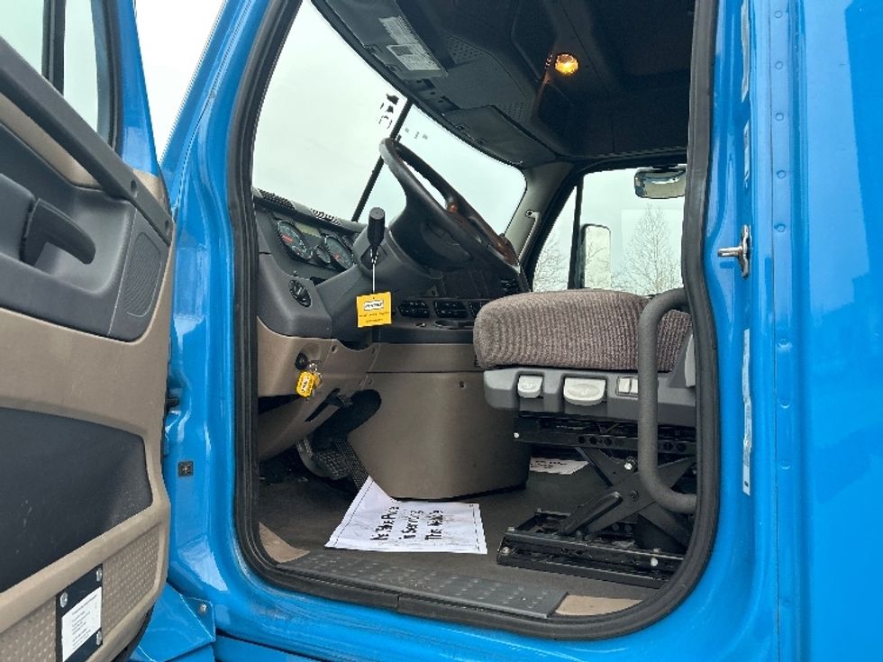 Sleeper Tractor-Heavy Duty Tractors-Freightliner-2020-Cascadia 12564ST-Chattanooga-TN-587,176\n\t\tmiles-$ 43,500 - Image 9