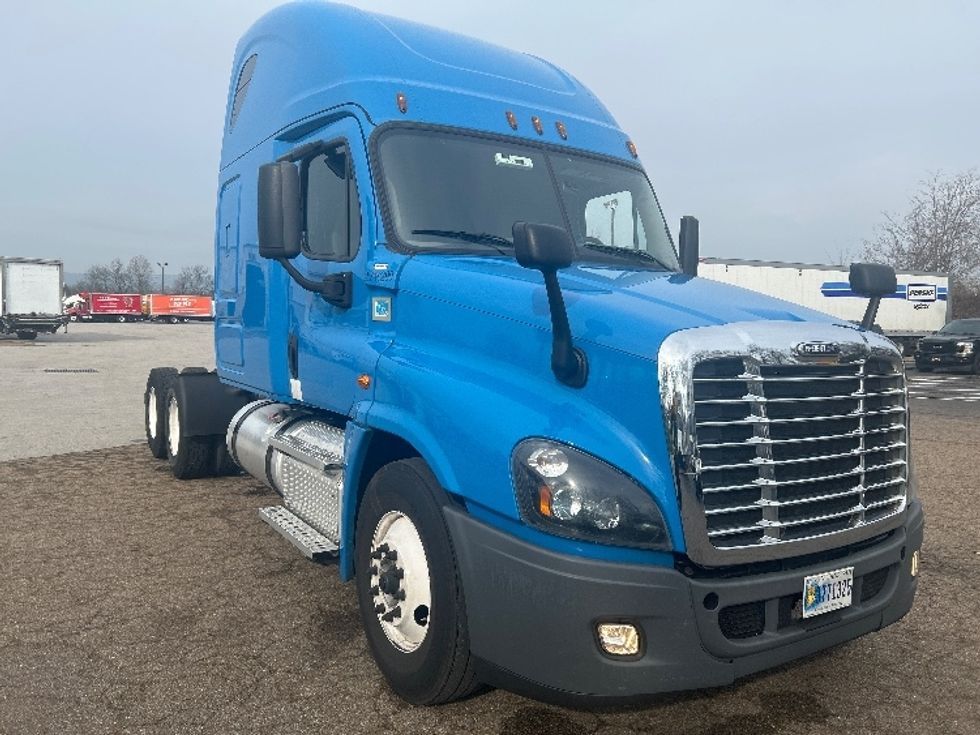 Sleeper Tractor-Heavy Duty Tractors-Freightliner-2020-Cascadia 12564ST-Chattanooga-TN-689,842\n\t\tmiles-$ 35,000 - Image 1