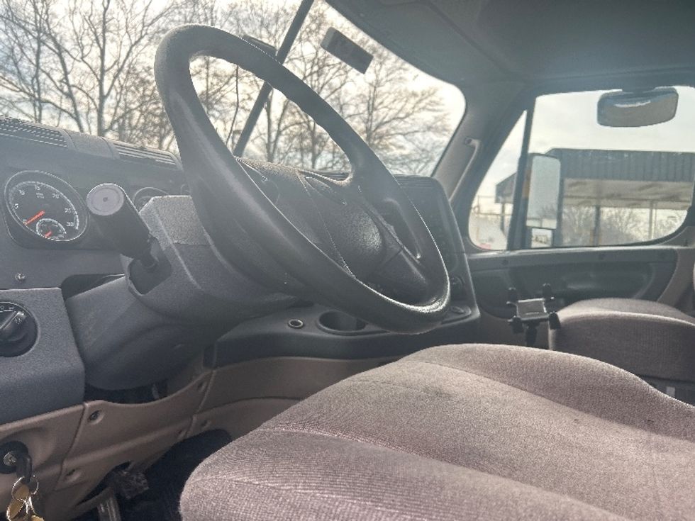 Sleeper Tractor-Heavy Duty Tractors-Freightliner-2020-Cascadia 12564ST-Chattanooga-TN-689,842\n\t\tmiles-$ 35,000 - Image 10