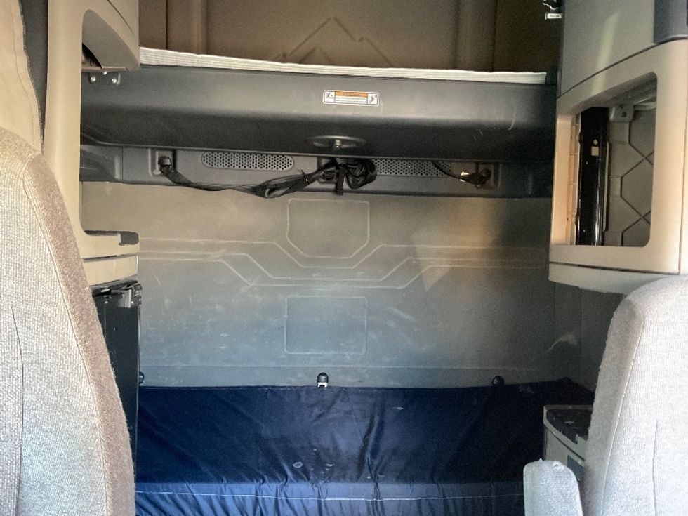 Sleeper Tractor-Heavy Duty Tractors-Freightliner-2020-Cascadia 12564ST-Chattanooga-TN-689,842\n\t\tmiles-$ 35,000 - Image 16