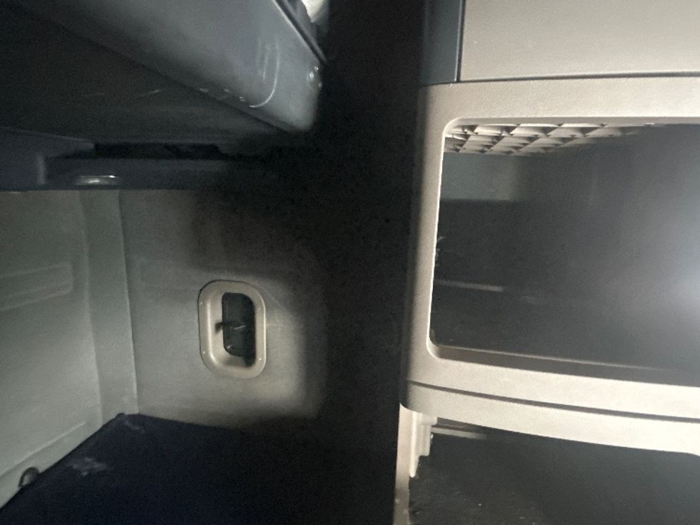 Sleeper Tractor-Heavy Duty Tractors-Freightliner-2020-Cascadia 12564ST-Chattanooga-TN-689,842\n\t\tmiles-$ 35,000 - Image 17