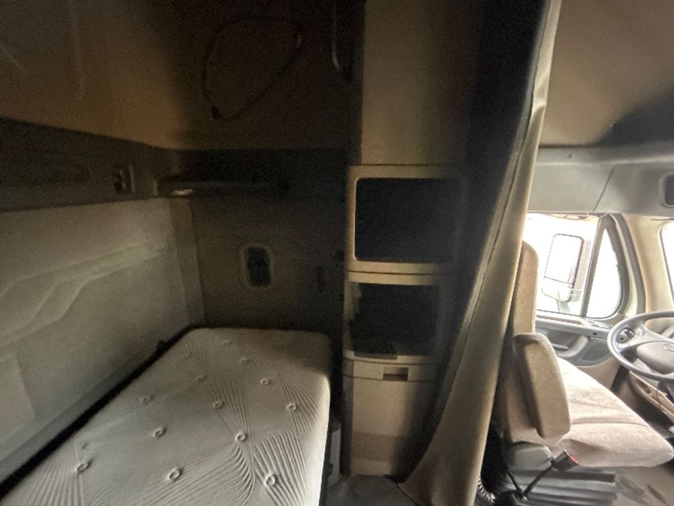 Sleeper Tractor-Heavy Duty Tractors-Freightliner-2020-Cascadia 12564ST-Clackamas-OR-510,195\n\t\tmiles-$ 55,500 - Image 18