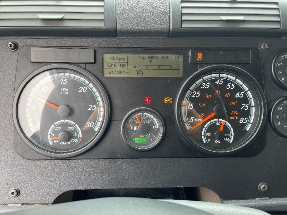 Sleeper Tractor-Heavy Duty Tractors-Freightliner-2020-Cascadia 12564ST-Clackamas-OR-511,451\n\t\tmiles-$ 53,750 - Image 11