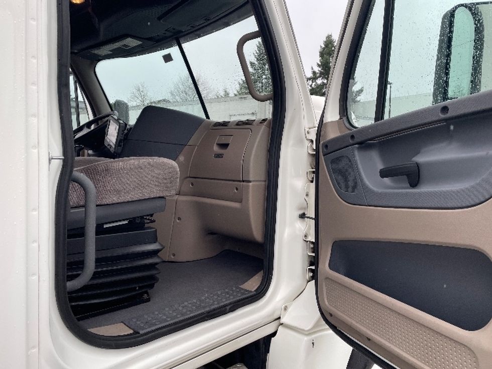 Sleeper Tractor-Heavy Duty Tractors-Freightliner-2020-Cascadia 12564ST-Clackamas-OR-511,451\n\t\tmiles-$ 53,750 - Image 14