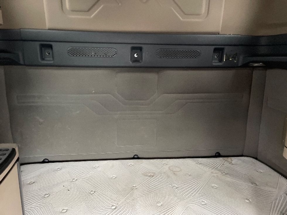 Sleeper Tractor-Heavy Duty Tractors-Freightliner-2020-Cascadia 12564ST-Clackamas-OR-511,451\n\t\tmiles-$ 53,750 - Image 16