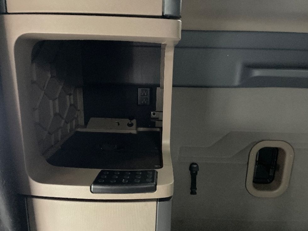 Sleeper Tractor-Heavy Duty Tractors-Freightliner-2020-Cascadia 12564ST-Clackamas-OR-511,451\n\t\tmiles-$ 53,750 - Image 19