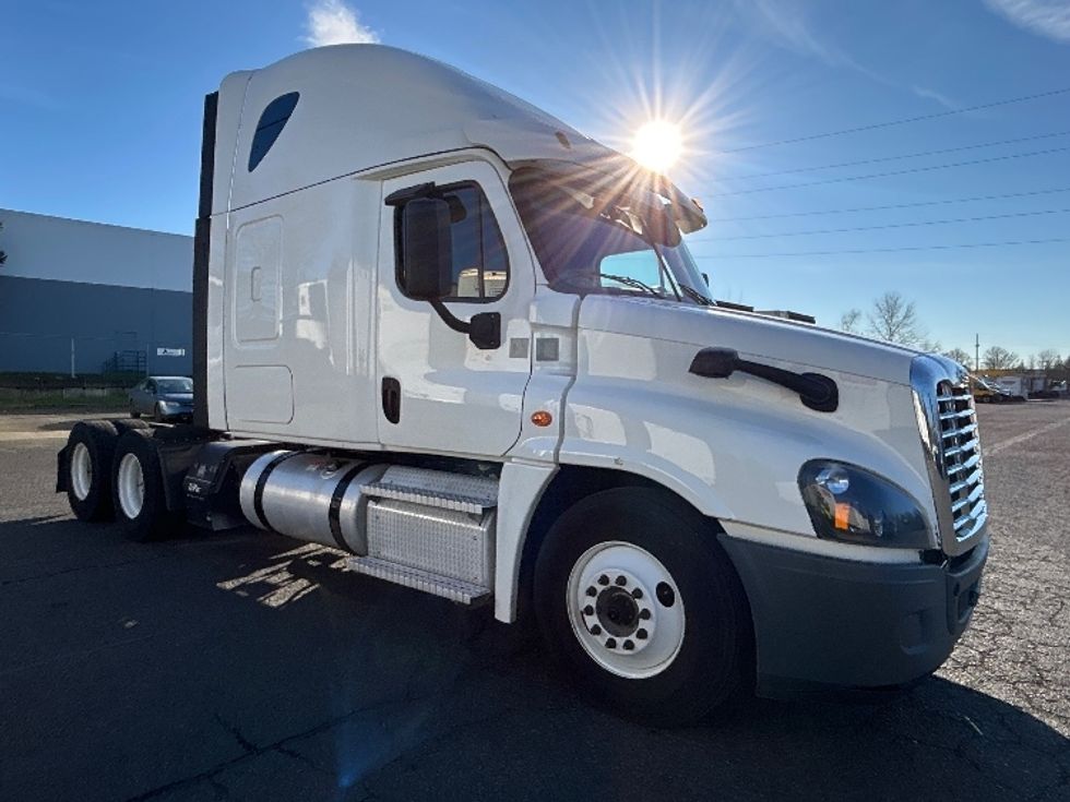 Sleeper Tractor-Heavy Duty Tractors-Freightliner-2020-Cascadia 12564ST-Clackamas-OR-607,217\n\t\tmiles-$ 43,750 - Image 1