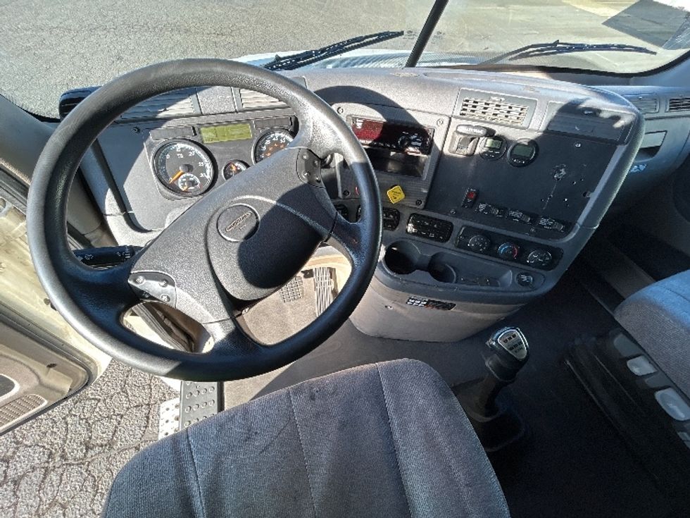 Sleeper Tractor-Heavy Duty Tractors-Freightliner-2020-Cascadia 12564ST-Clackamas-OR-607,217\n\t\tmiles-$ 43,750 - Image 11