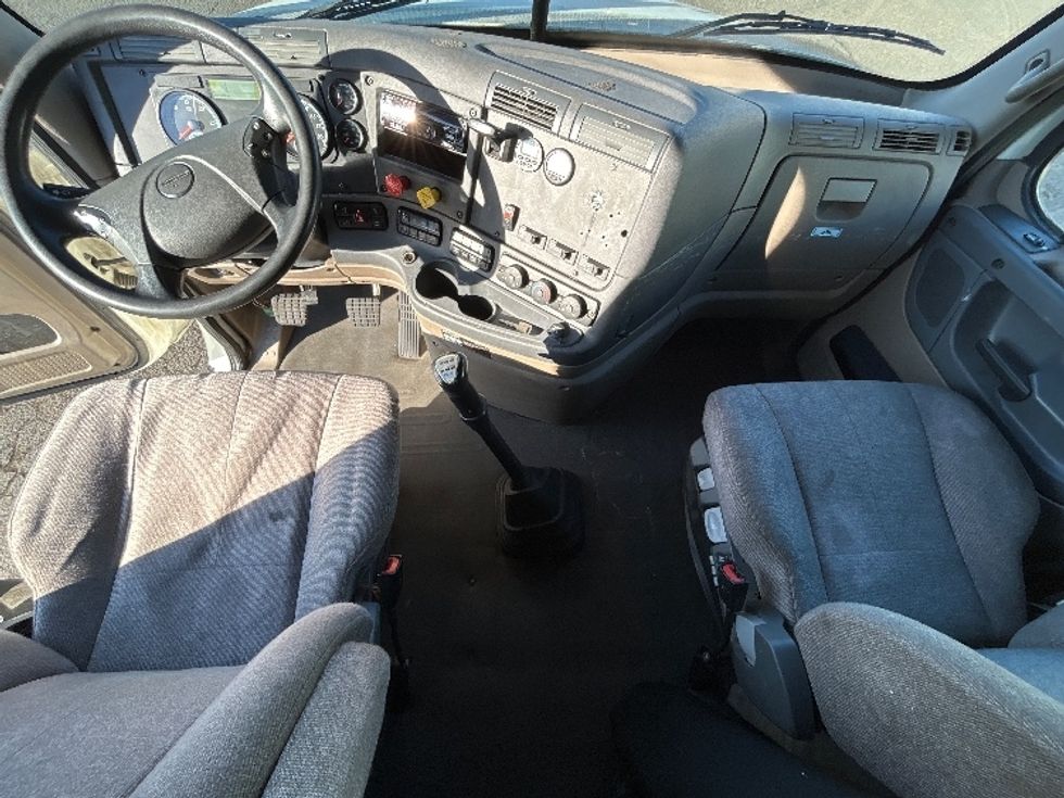 Sleeper Tractor-Heavy Duty Tractors-Freightliner-2020-Cascadia 12564ST-Clackamas-OR-607,217\n\t\tmiles-$ 43,750 - Image 12