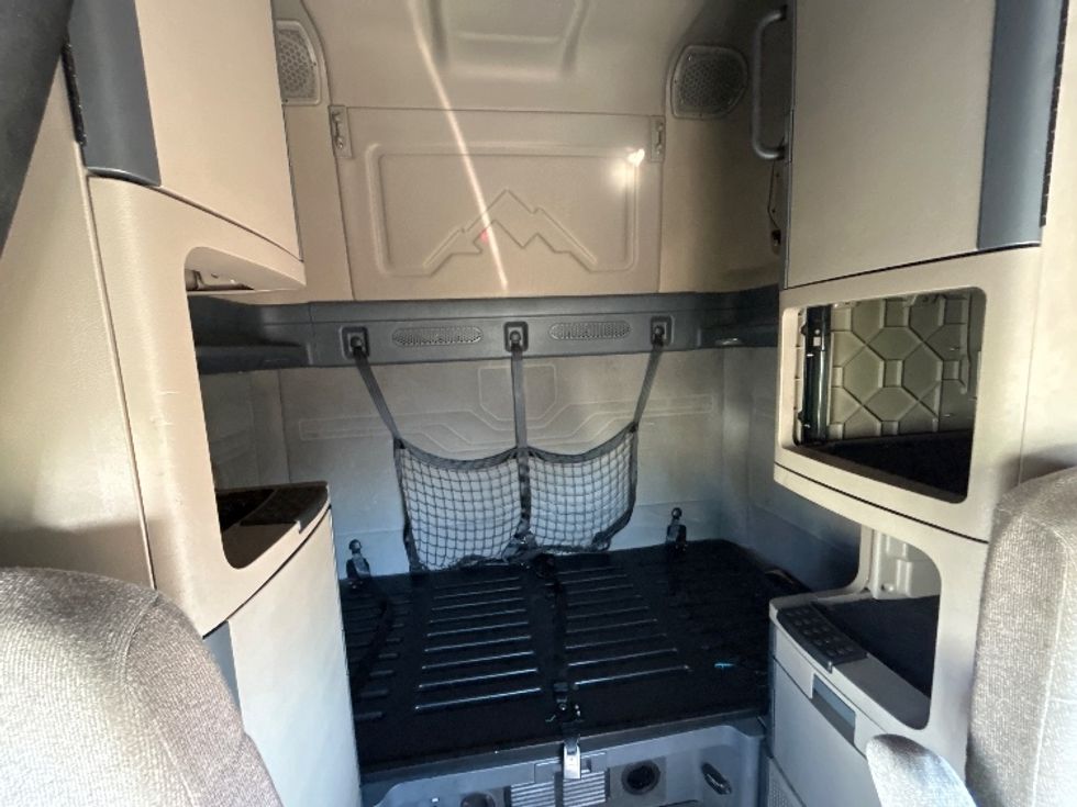 Sleeper Tractor-Heavy Duty Tractors-Freightliner-2020-Cascadia 12564ST-Clackamas-OR-607,217\n\t\tmiles-$ 43,750 - Image 16