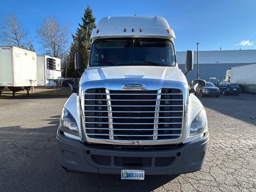 Sleeper Tractor-Heavy Duty Tractors-Freightliner-2020-Cascadia 12564ST-Clackamas-OR-607,217\n\t\tmiles-$ 43,750 - Image 2