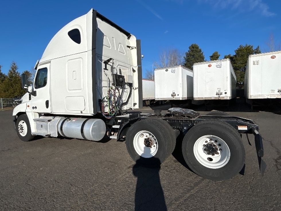 Sleeper Tractor-Heavy Duty Tractors-Freightliner-2020-Cascadia 12564ST-Clackamas-OR-607,217\n\t\tmiles-$ 43,750 - Image 5