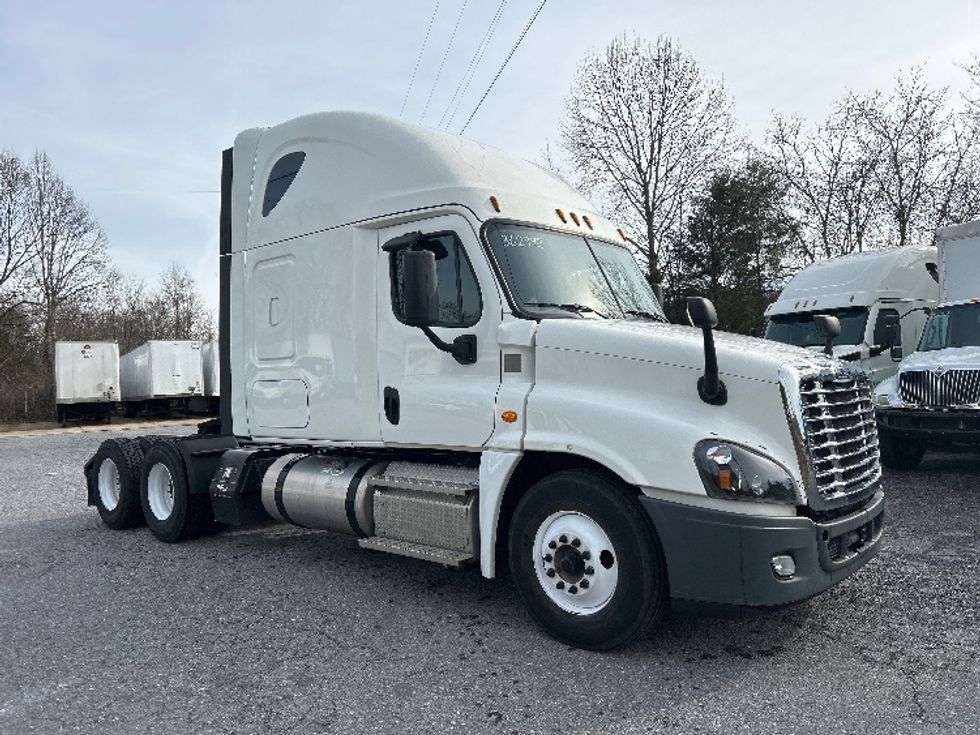 Sleeper Tractor-Heavy Duty Tractors-Freightliner-2020-Cascadia 12564ST-Cleveland-TN-267,390\n\t\tmiles-$ 68,000 - Image 1