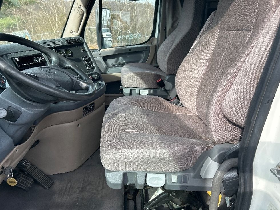 Sleeper Tractor-Heavy Duty Tractors-Freightliner-2020-Cascadia 12564ST-Cleveland-TN-267,390\n\t\tmiles-$ 68,000 - Image 10