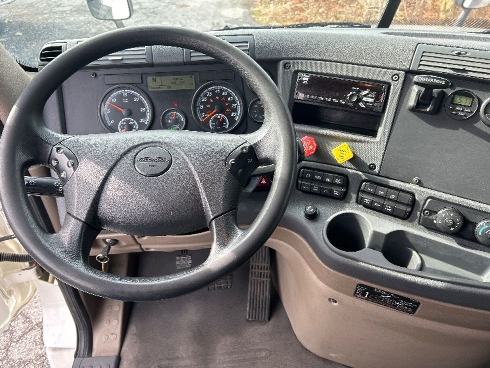 Sleeper Tractor-Heavy Duty Tractors-Freightliner-2020-Cascadia 12564ST-Cleveland-TN-267,390\n\t\tmiles-$ 68,000 - Image 11