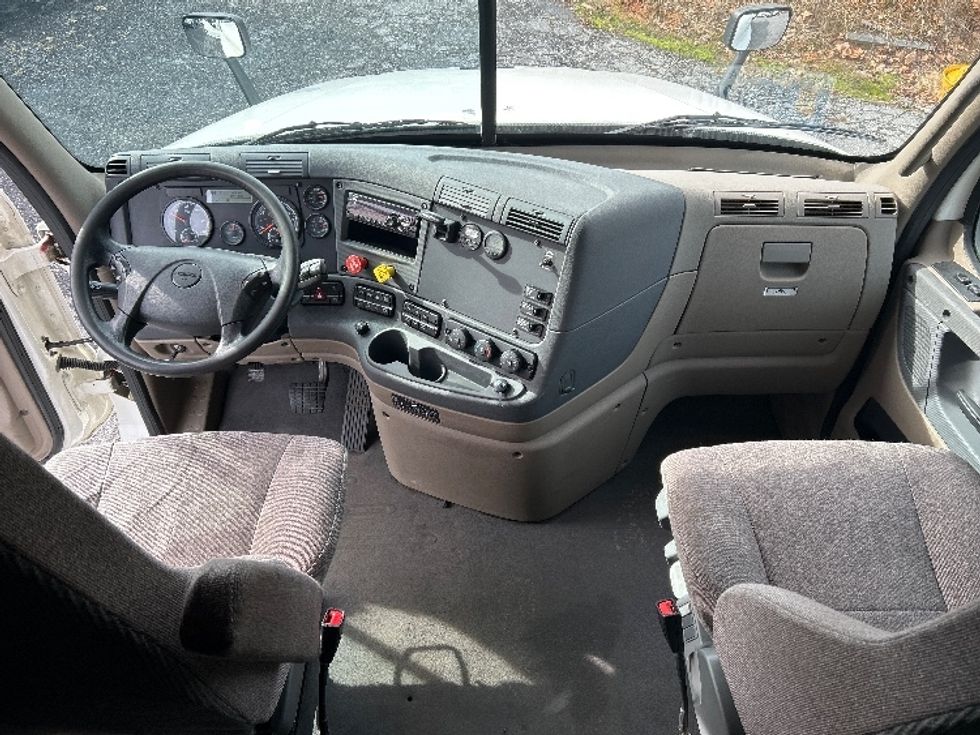 Sleeper Tractor-Heavy Duty Tractors-Freightliner-2020-Cascadia 12564ST-Cleveland-TN-267,390\n\t\tmiles-$ 68,000 - Image 12