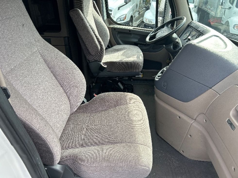 Sleeper Tractor-Heavy Duty Tractors-Freightliner-2020-Cascadia 12564ST-Cleveland-TN-267,390\n\t\tmiles-$ 68,000 - Image 15