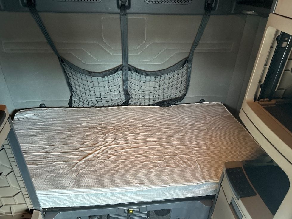 Sleeper Tractor-Heavy Duty Tractors-Freightliner-2020-Cascadia 12564ST-Cleveland-TN-267,390\n\t\tmiles-$ 68,000 - Image 16