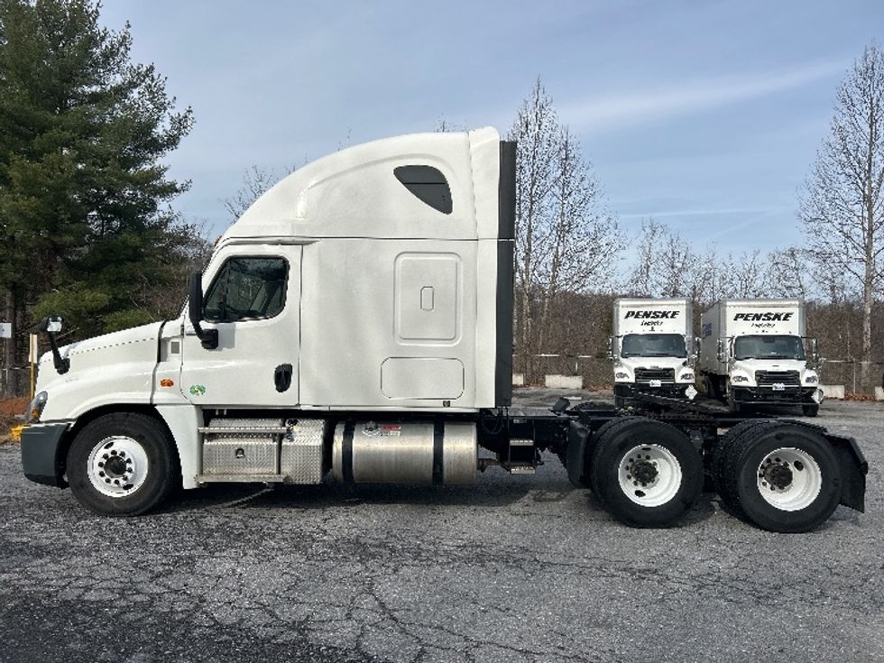 Sleeper Tractor-Heavy Duty Tractors-Freightliner-2020-Cascadia 12564ST-Cleveland-TN-267,390\n\t\tmiles-$ 68,000 - Image 4