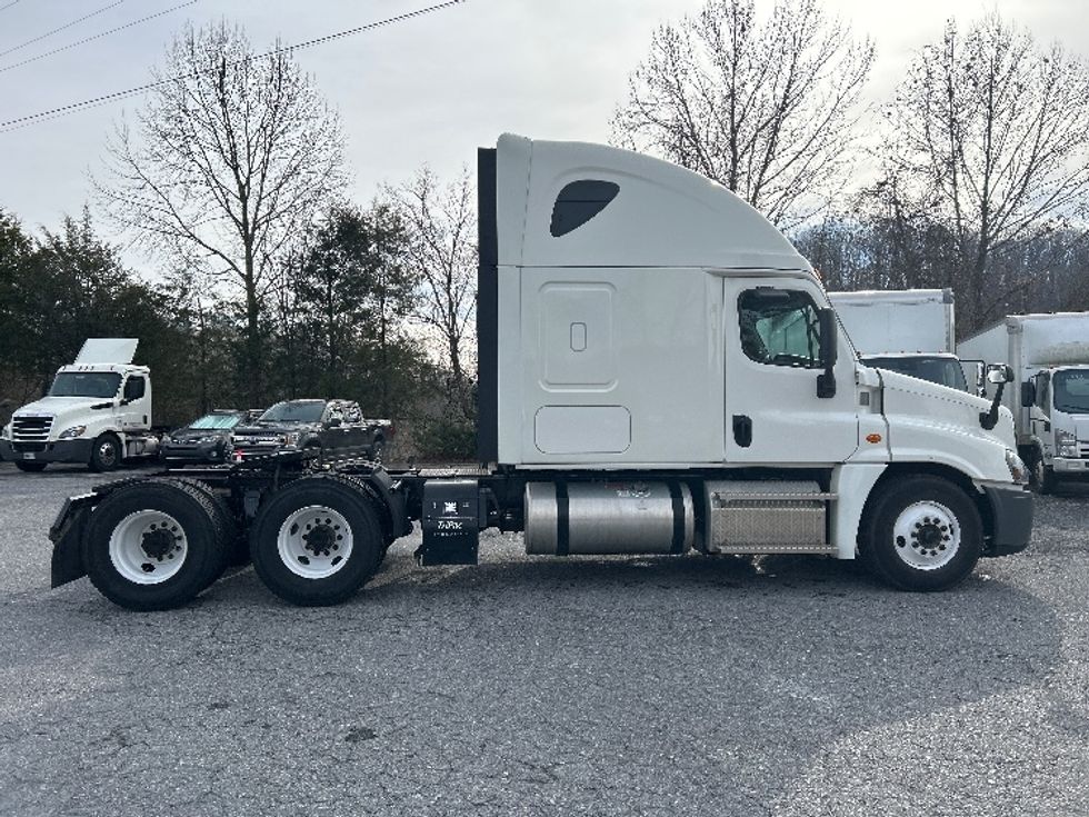 Sleeper Tractor-Heavy Duty Tractors-Freightliner-2020-Cascadia 12564ST-Cleveland-TN-267,390\n\t\tmiles-$ 68,000 - Image 8