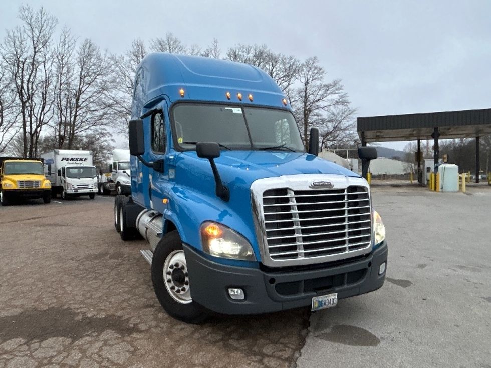Sleeper Tractor-Heavy Duty Tractors-Freightliner-2020-Cascadia 12564ST-Cleveland-TN-635,796\n\t\tmiles-$ 39,000 - Image 1