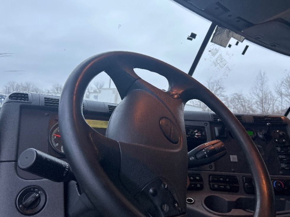 Sleeper Tractor-Heavy Duty Tractors-Freightliner-2020-Cascadia 12564ST-Cleveland-TN-635,796\n\t\tmiles-$ 39,000 - Image 10