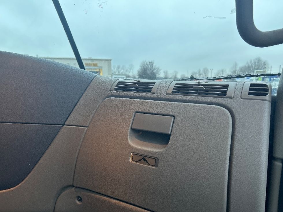 Sleeper Tractor-Heavy Duty Tractors-Freightliner-2020-Cascadia 12564ST-Cleveland-TN-635,796\n\t\tmiles-$ 39,000 - Image 12