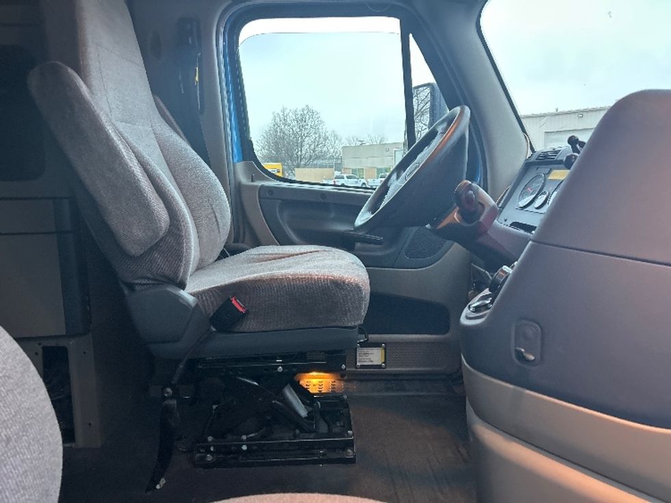 Sleeper Tractor-Heavy Duty Tractors-Freightliner-2020-Cascadia 12564ST-Cleveland-TN-635,796\n\t\tmiles-$ 39,000 - Image 13