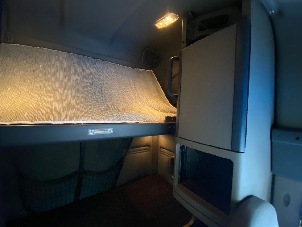 Sleeper Tractor-Heavy Duty Tractors-Freightliner-2020-Cascadia 12564ST-Cleveland-TN-635,796\n\t\tmiles-$ 39,000 - Image 16