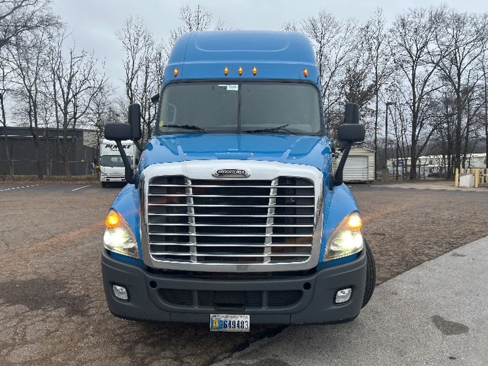 Sleeper Tractor-Heavy Duty Tractors-Freightliner-2020-Cascadia 12564ST-Cleveland-TN-635,796\n\t\tmiles-$ 39,000 - Image 2