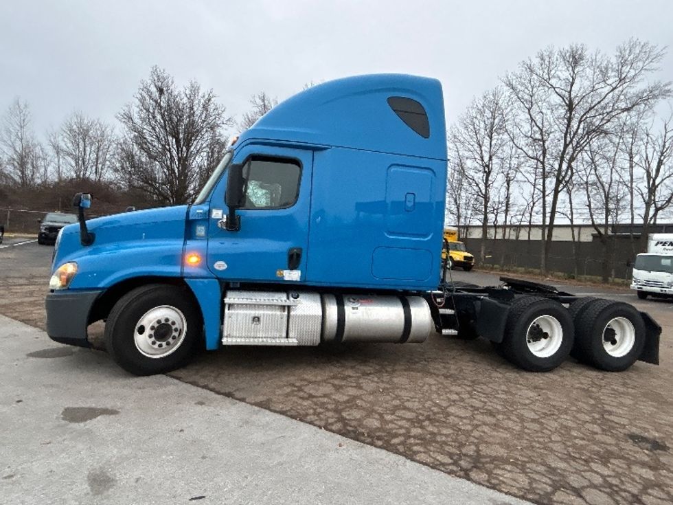 Sleeper Tractor-Heavy Duty Tractors-Freightliner-2020-Cascadia 12564ST-Cleveland-TN-635,796\n\t\tmiles-$ 39,000 - Image 4