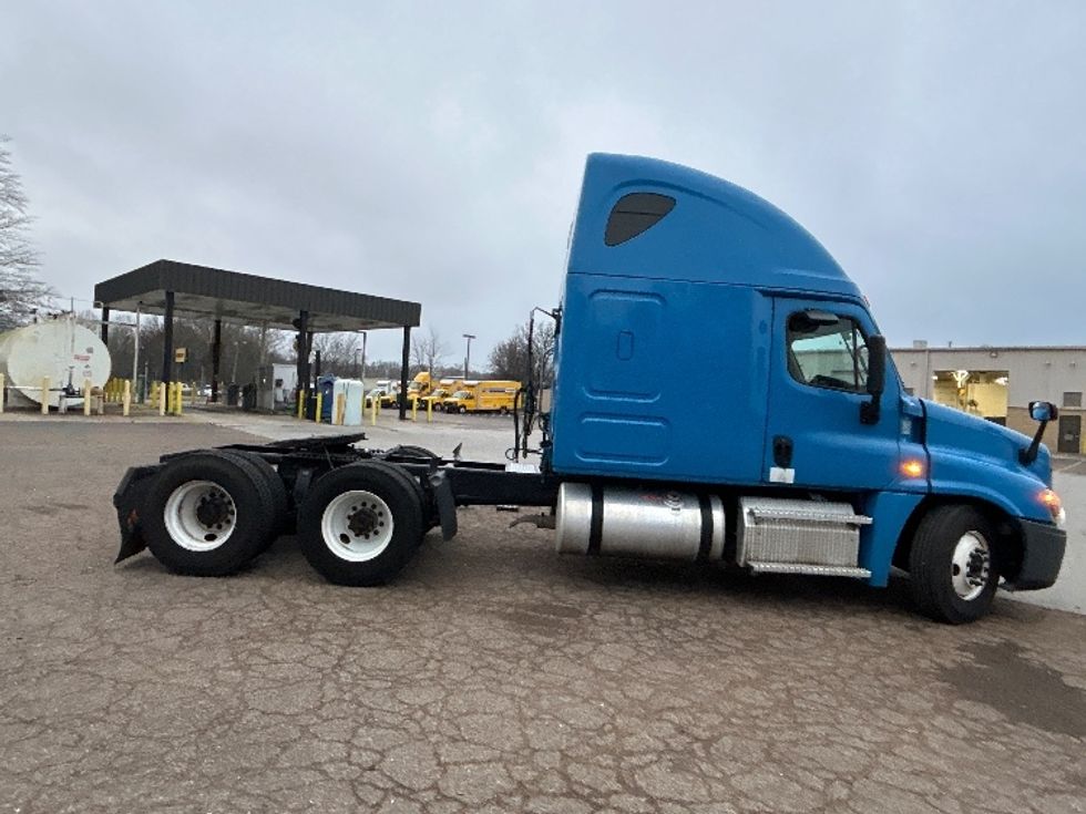 Sleeper Tractor-Heavy Duty Tractors-Freightliner-2020-Cascadia 12564ST-Cleveland-TN-635,796\n\t\tmiles-$ 39,000 - Image 8