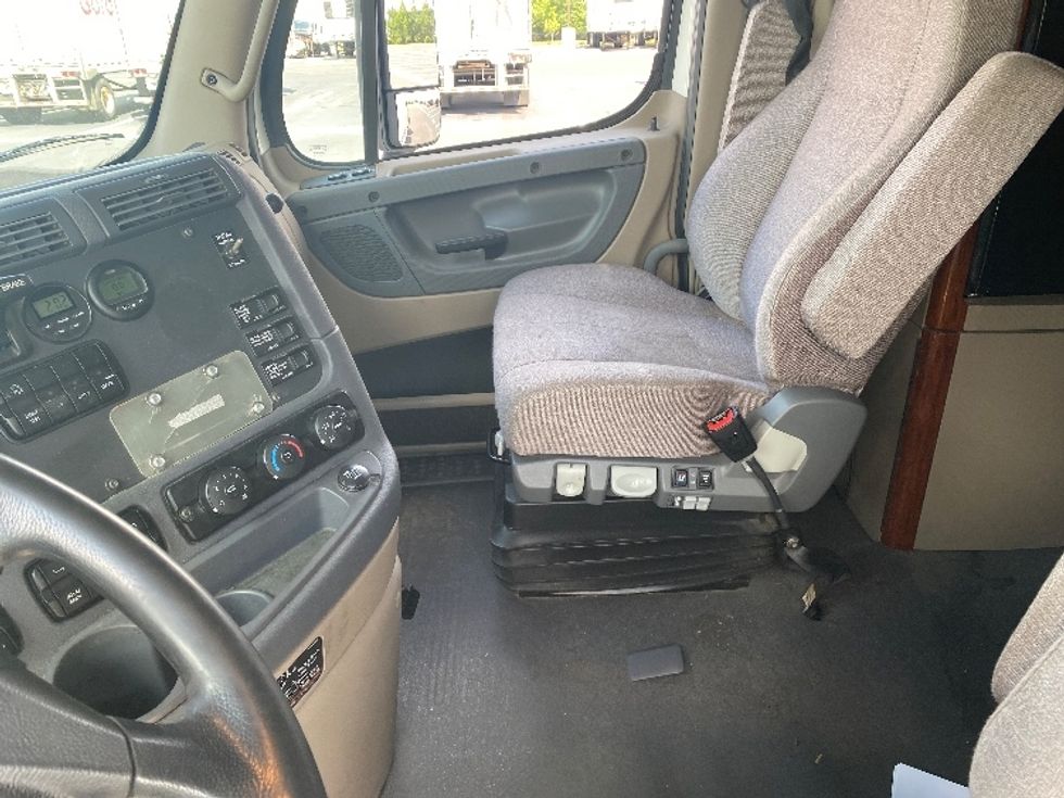 Sleeper Tractor-Heavy Duty Tractors-Freightliner-2020-Cascadia 12564ST-Concord-NC-442,045\n\t\tmiles-$ 67,000 - Image 10