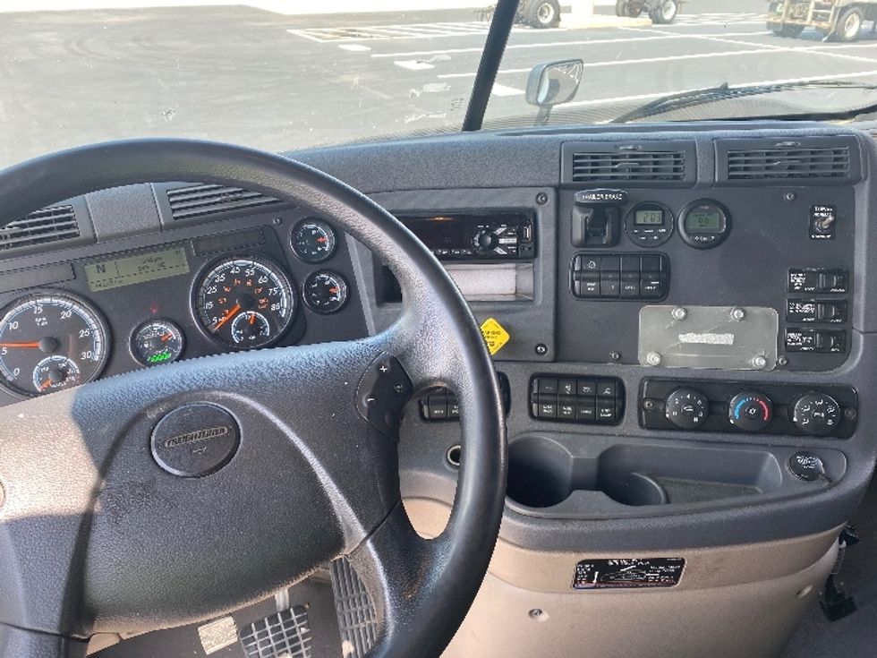 Sleeper Tractor-Heavy Duty Tractors-Freightliner-2020-Cascadia 12564ST-Concord-NC-442,045\n\t\tmiles-$ 67,000 - Image 11