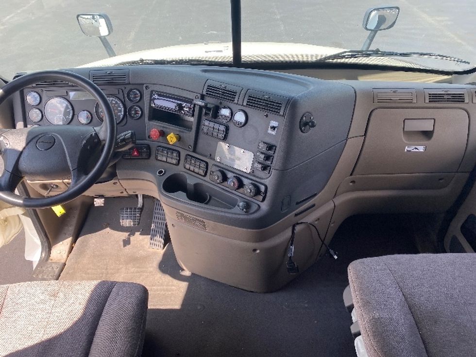 Sleeper Tractor-Heavy Duty Tractors-Freightliner-2020-Cascadia 12564ST-Concord-NC-442,045\n\t\tmiles-$ 67,000 - Image 12