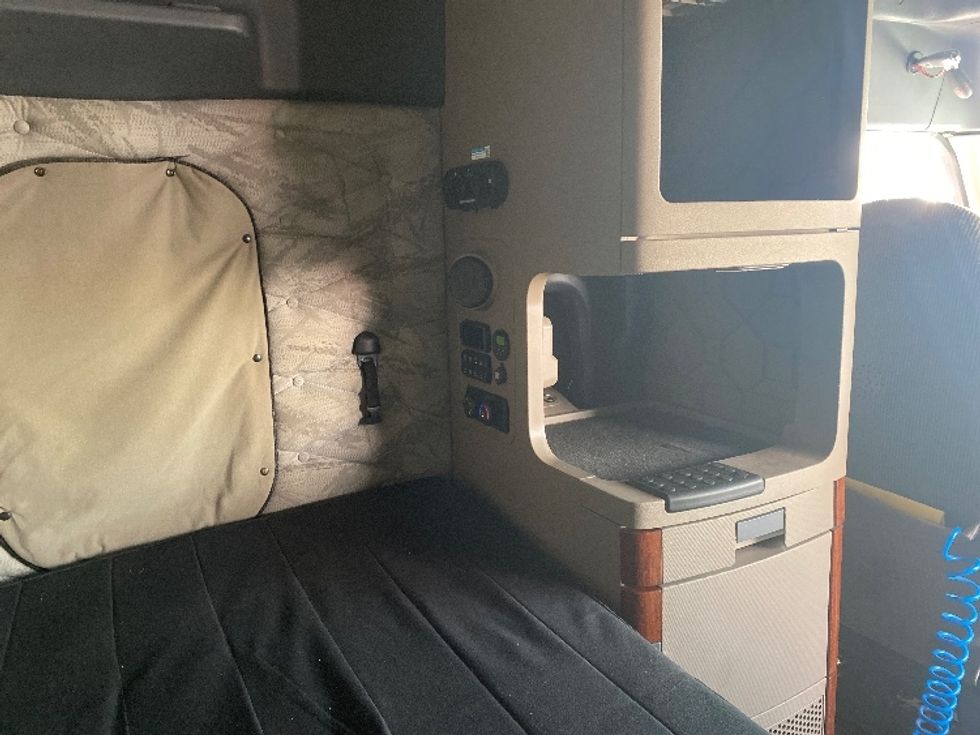 Sleeper Tractor-Heavy Duty Tractors-Freightliner-2020-Cascadia 12564ST-Concord-NC-442,045\n\t\tmiles-$ 67,000 - Image 18